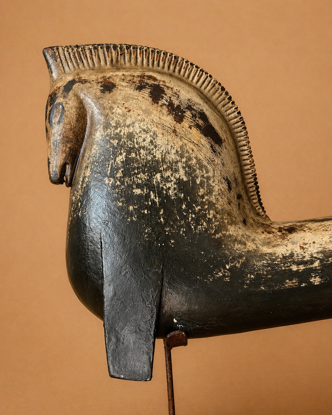 Escultura Monumental de Caballo Estilizado sobre Base Personalizada