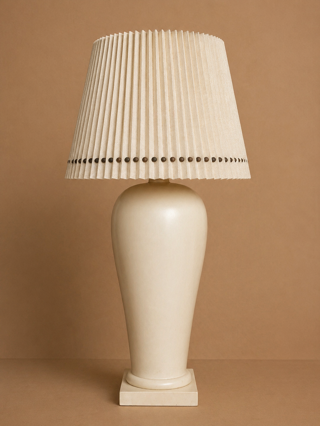 Lámpara de pie de cerámica vintage con pantalla de lino extragrande, c. años 50-60